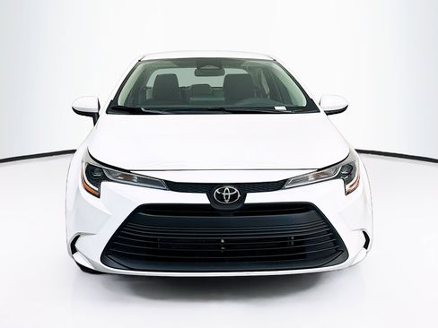 Used 2024 Toyota Corolla LE FWD image 2