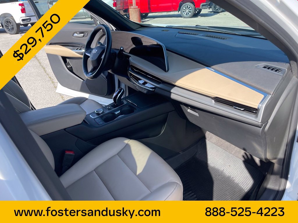 Used 2024 Cadillac XT4 Luxury w/ Cold Weather Package FWD image 19