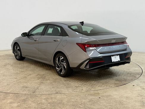 Used 2025 Hyundai Elantra SEL FWD image 3