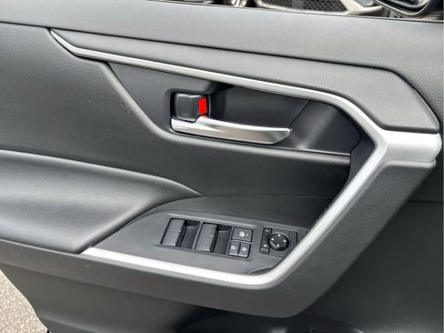 Used 2021 Toyota RAV4 XLE w/ Convenience Package image 23