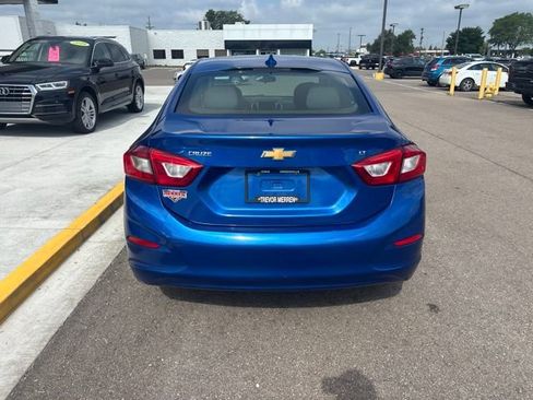 Used 2019 Chevrolet Cruze LT FWD image 8