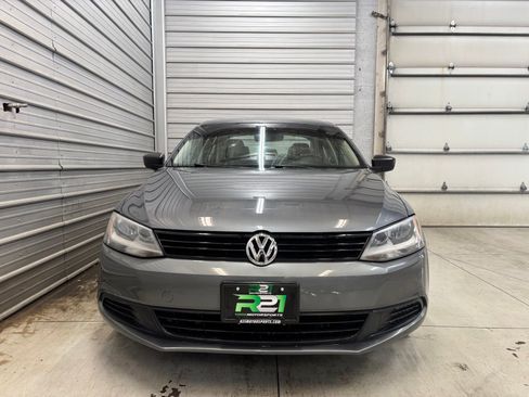 Used 2013 Volkswagen Jetta S FWD image 2