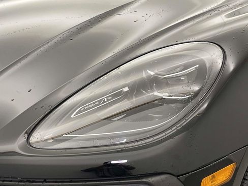 Certified 2025 Porsche Macan AWD/4WD image 15