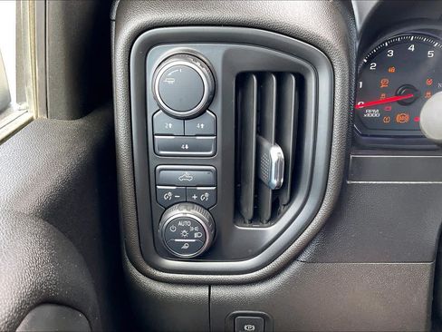 Used 2022 Chevrolet Silverado 2500 Custom w/ Custom Value Package AWD/4WD image 30