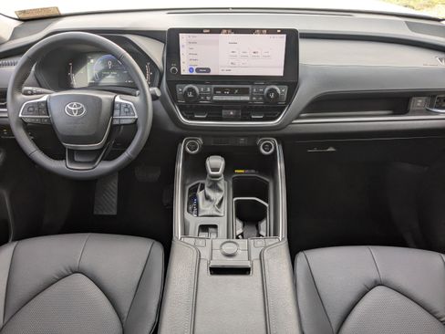 Used 2025 Toyota Grand Highlander AWD Hybrid image 20