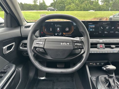 Used 2025 Kia K4 FWD image 23
