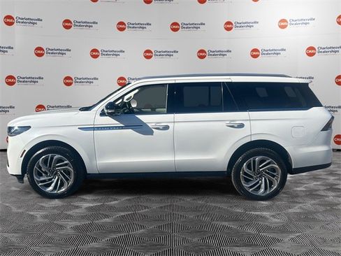 New 2026 Lincoln Navigator Reserve image 2