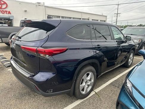 Used 2023 Toyota Highlander LE FWD image 25