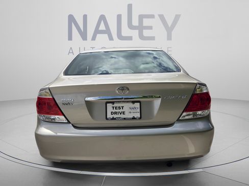Used 2005 Toyota Camry LE FWD image 4