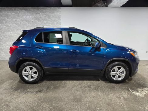 Used 2020 Chevrolet Trax LT FWD image 3