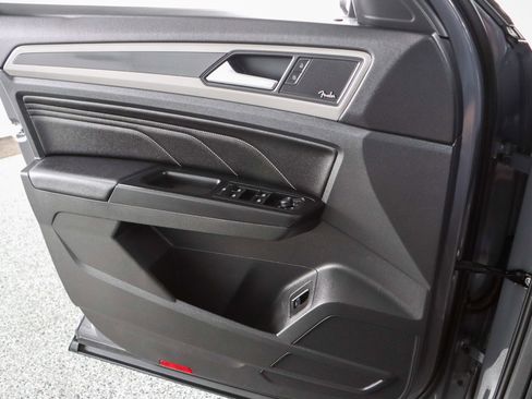 Used 2020 Volkswagen Atlas Cross Sport SEL Premium R-Line image 24