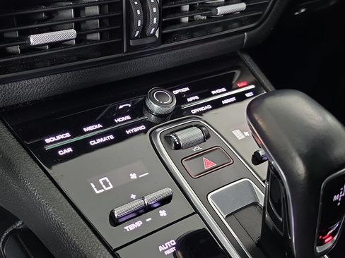 Used 2019 Porsche Cayenne E-Hybrid AWD/4WD image 34