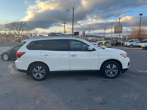 Used 2017 Nissan Pathfinder S image 4