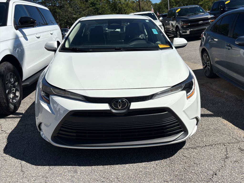 Used 2023 Toyota Corolla LE FWD image 2