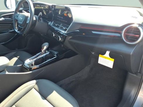 Used 2025 Chevrolet Trax RS w/ Sunroof Package image 25