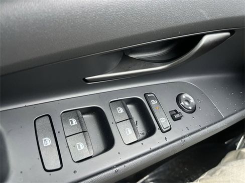 Used 2025 Hyundai Elantra Sport image 13
