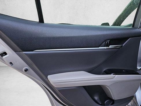 Used 2019 Toyota Camry XLE image 22