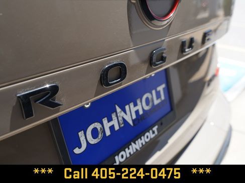 Used 2025 Nissan Rogue SV AWD/4WD image 6