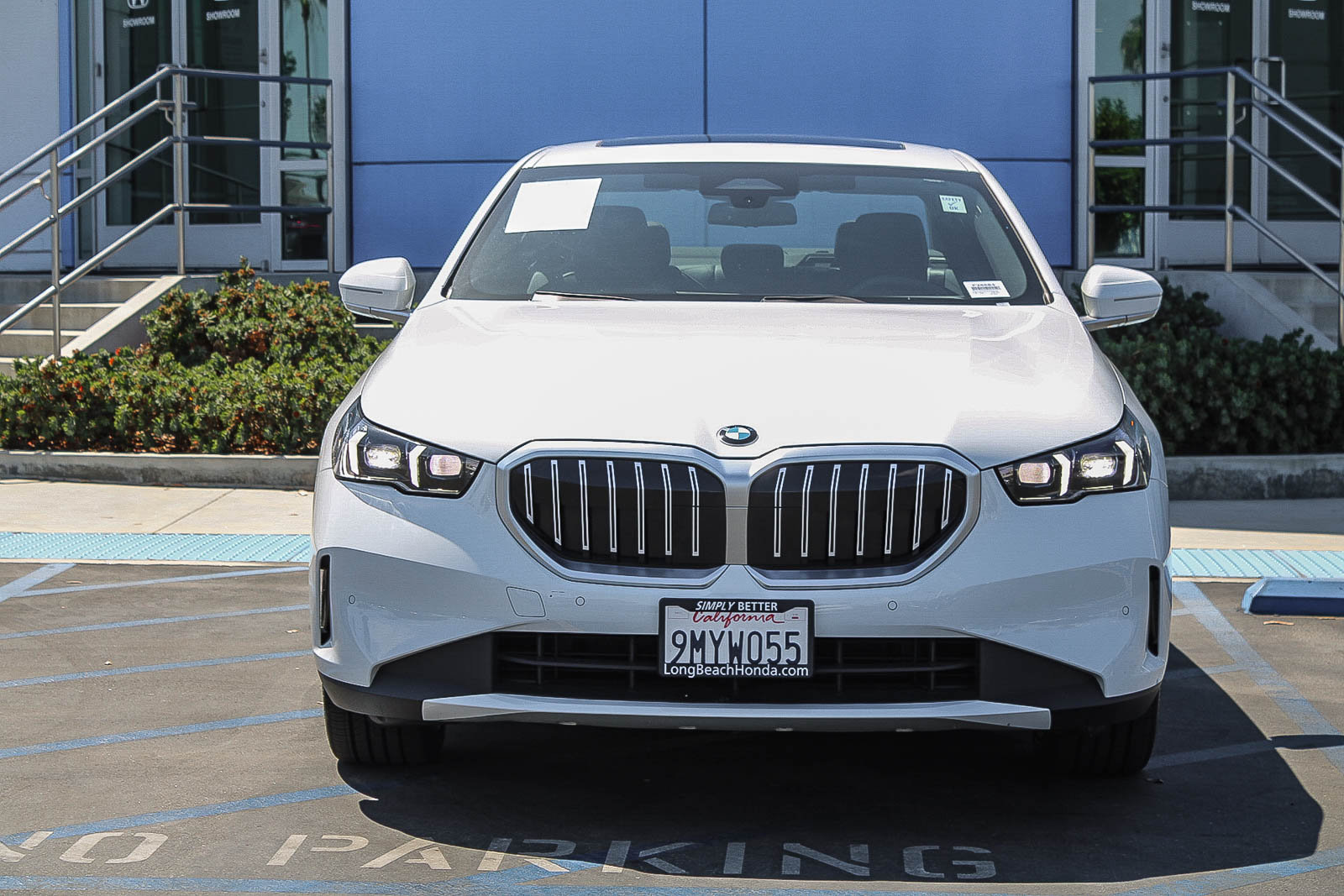 Used 2024 BMW 530i w/ Convenience Package RWD image 2
