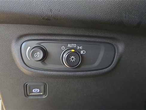 Used 2024 GMC Terrain SLE w/ Driver Convenience Package image 26