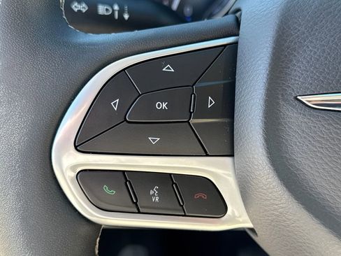 Used 2024 Chrysler Pacifica Limited FWD image 20
