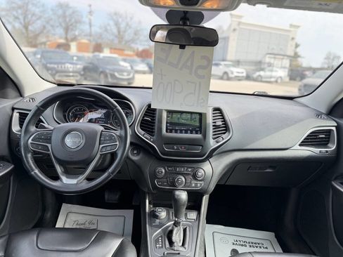 Used 2019 Jeep Cherokee Latitude Plus w/ Cold Weather Group image 10