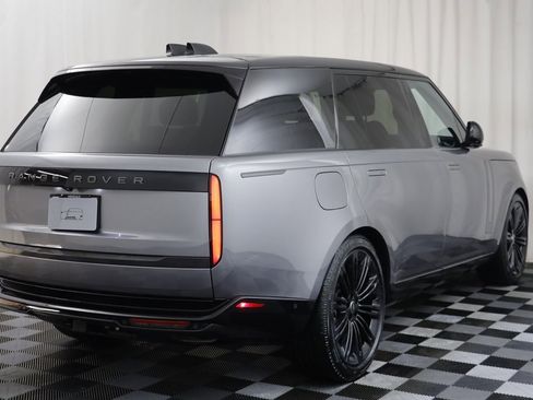 New 2025 Land Rover Range Rover Long Wheelbase SE image 18