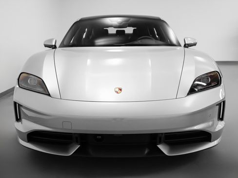 New 2025 Porsche Taycan image 8