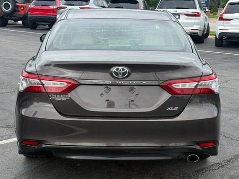Used 2018 Toyota Camry XLE FWD image 14