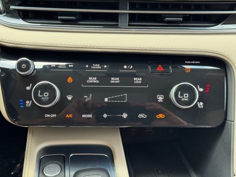 Used 2025 INFINITI QX60 Luxe FWD image 30