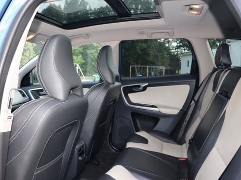 Used 2017 Volvo XC60 T6 Dynamic w/ Climate Package AWD/4WD image 29