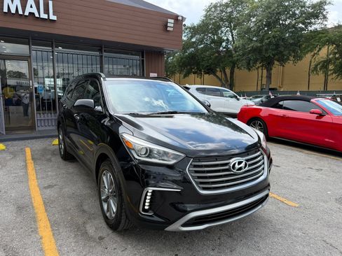 Used 2017 Hyundai Santa Fe SE FWD image 3