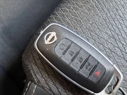 Used 2025 Nissan Rogue SV AWD/4WD image 27