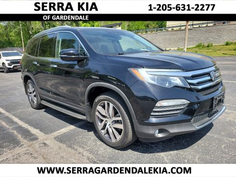 Used 2017 Honda Pilot Elite image 1