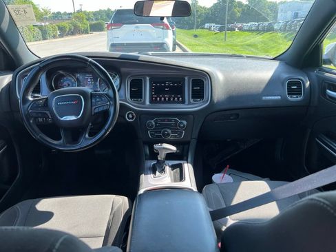 Used 2019 Dodge Charger SXT RWD image 5