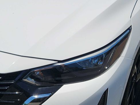 Used 2025 Nissan Sentra SV FWD image 9