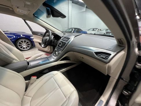 Used 2019 Lincoln MKZ Premiere image 32