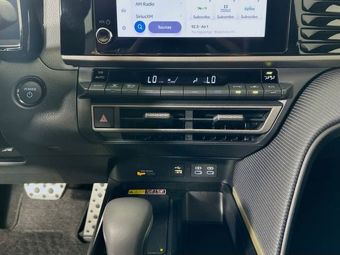 Used 2025 Toyota Camry SE w/ Convenience Package FWD image 15