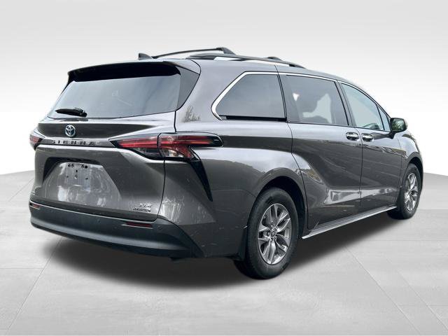 Used 2022 Toyota Sienna XLE AWD/4WD image 5
