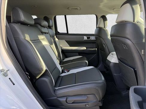 Used 2024 Hyundai Santa Fe SE image 18