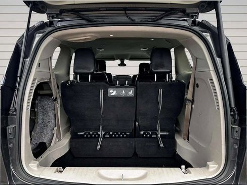 Used 2020 Chrysler Voyager Lxi image 10