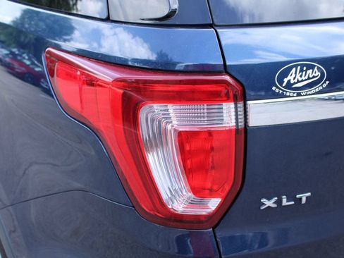 Used 2017 Ford Explorer XLT w/ Equipment Group 202A FWD image 11