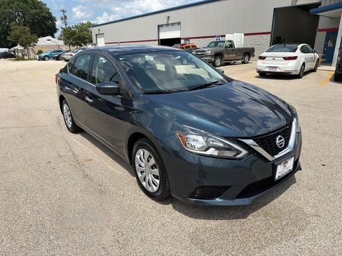 Used 2016 Nissan Sentra SV FWD image 2