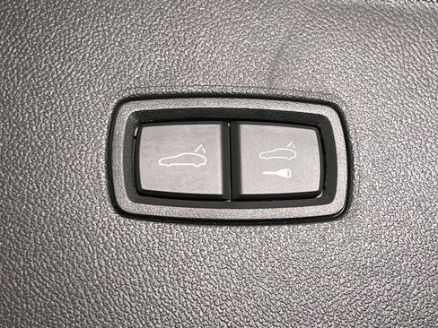 Used 2025 Porsche Cayenne Coupe image 21