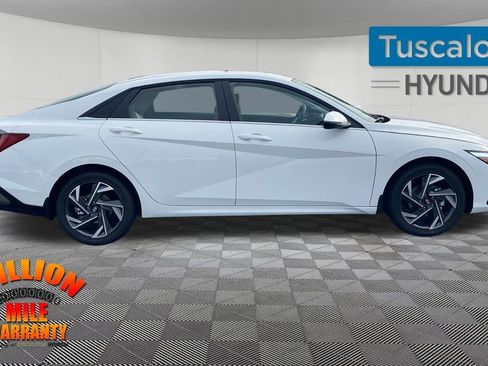 New 2025 Hyundai Elantra Limited image 10