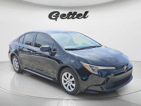 Used 2024 Toyota Corolla LE image 2