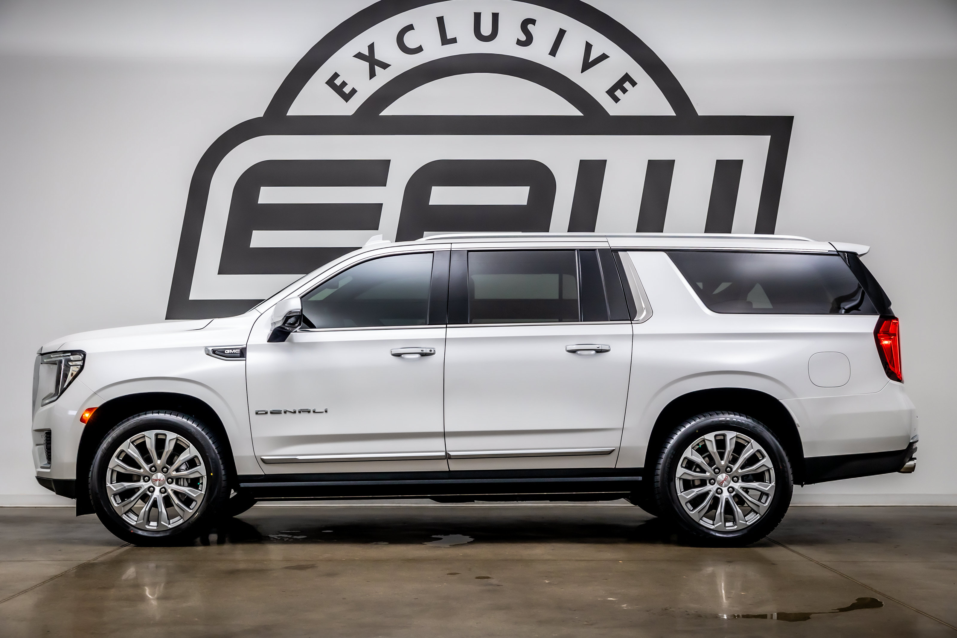 Used 2022 GMC Yukon XL Denali RWD image 6