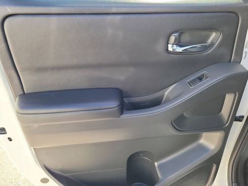 Certified 2025 Nissan Frontier SV image 16