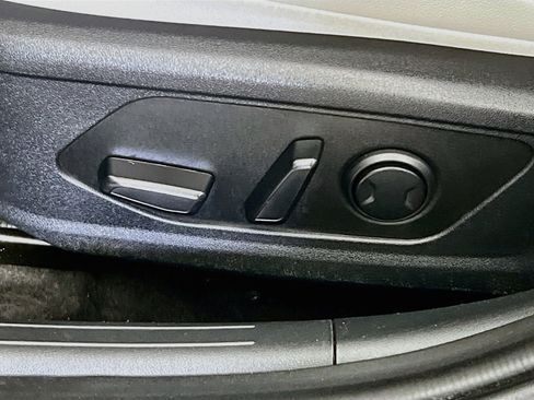 Used 2024 Hyundai Elantra Limited FWD image 15