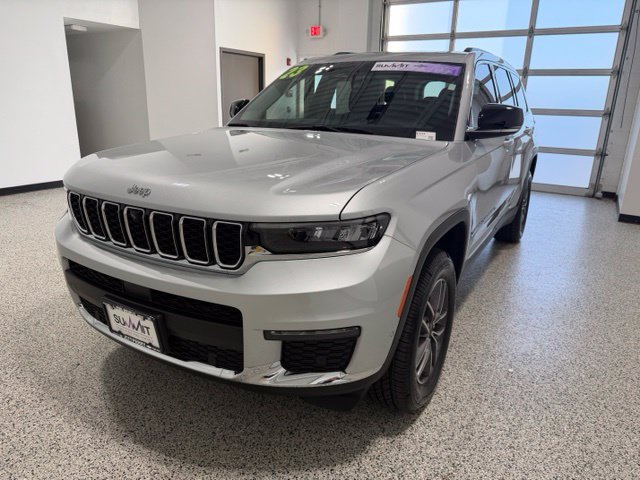 Used 2023 Jeep Grand Cherokee L Limited AWD/4WD image 6